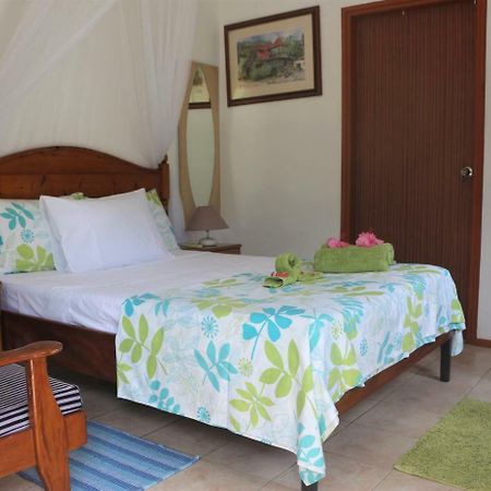 Garden Hut Apartment Victoria Bagian luar foto