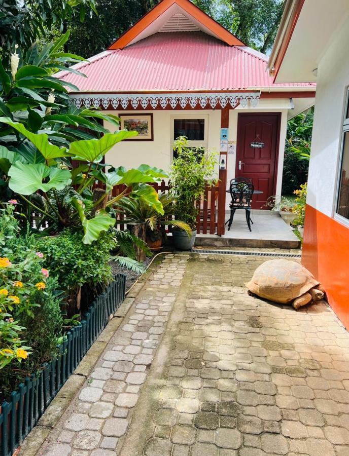 Garden Hut Apartment Victoria Bagian luar foto