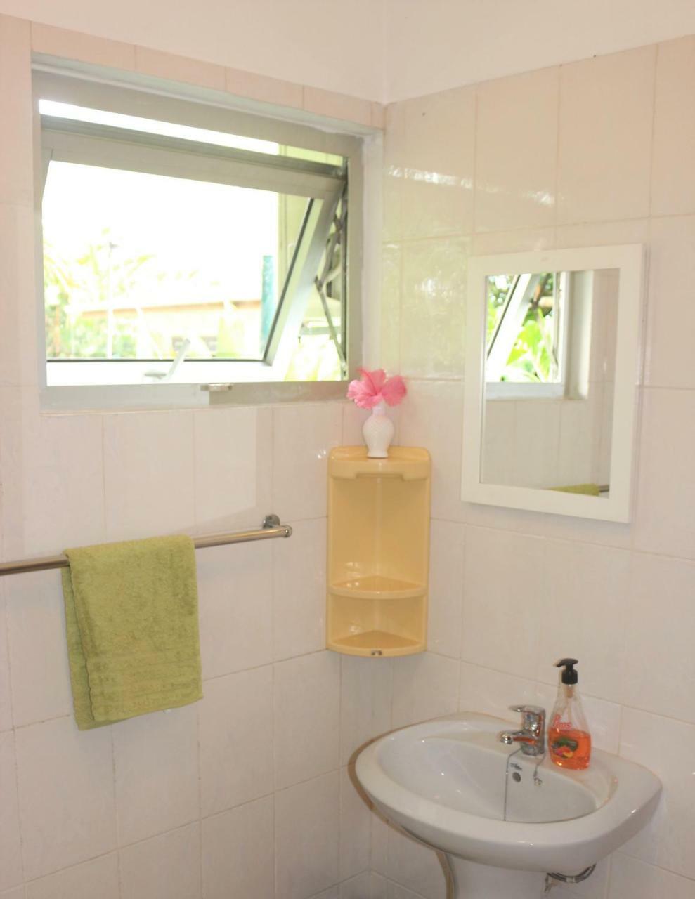 Garden Hut Apartment Victoria Bagian luar foto