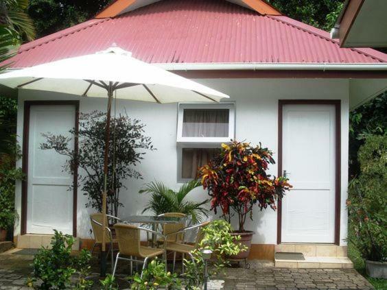 Garden Hut Apartment Victoria Bagian luar foto